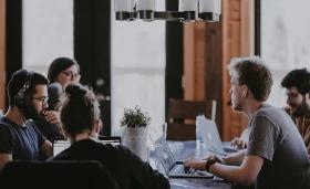 Pessoas numa reunião de trabalho